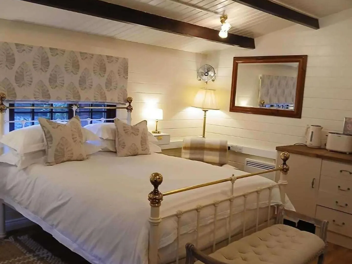 Tranquil Lodge Retreat In Southampton 0*,  Storbritannien