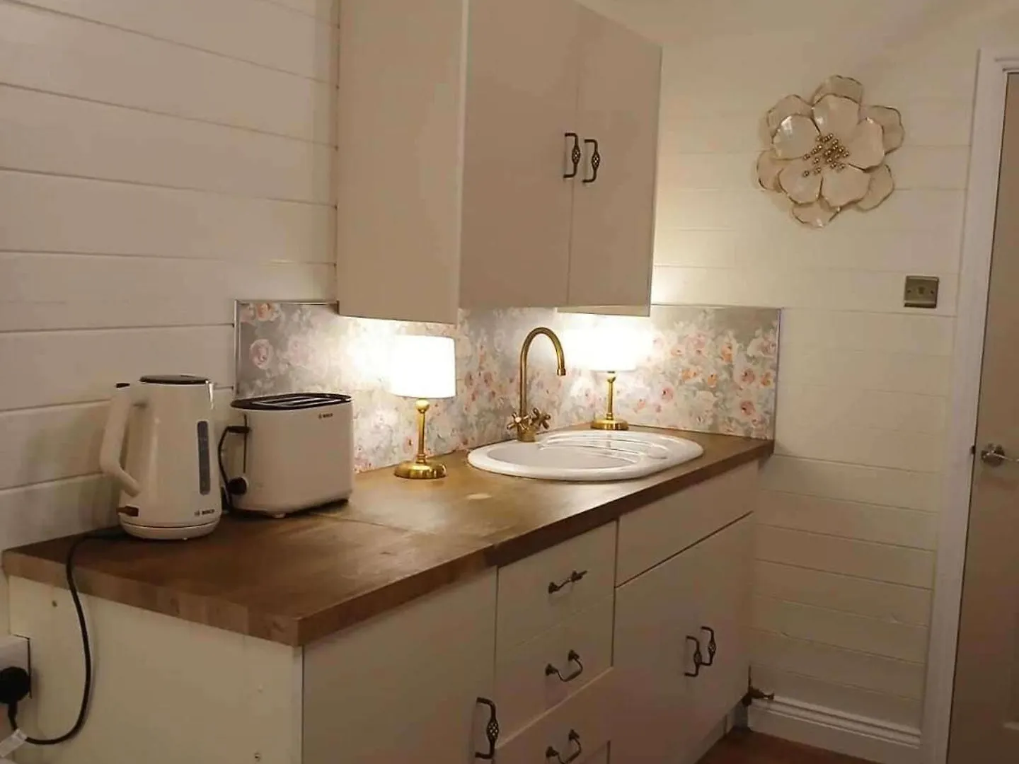 Tranquil Lodge Retreat In Southampton Holiday home