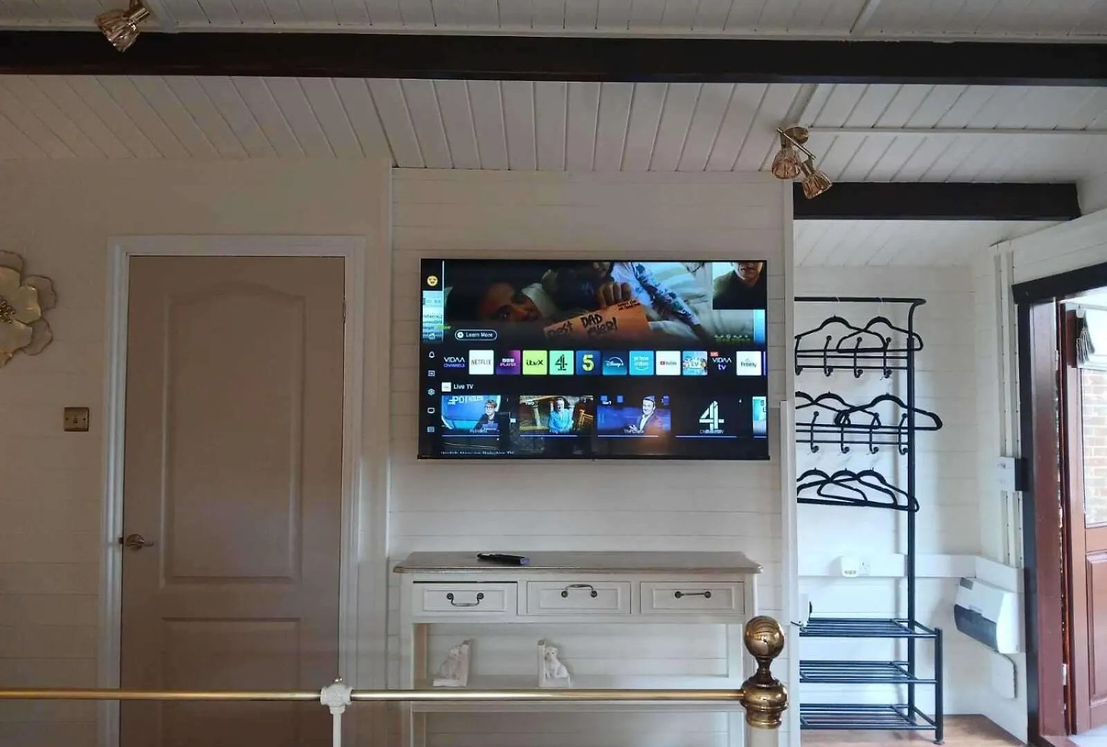 Holiday home Tranquil Lodge Retreat In Southampton United Kingdom
