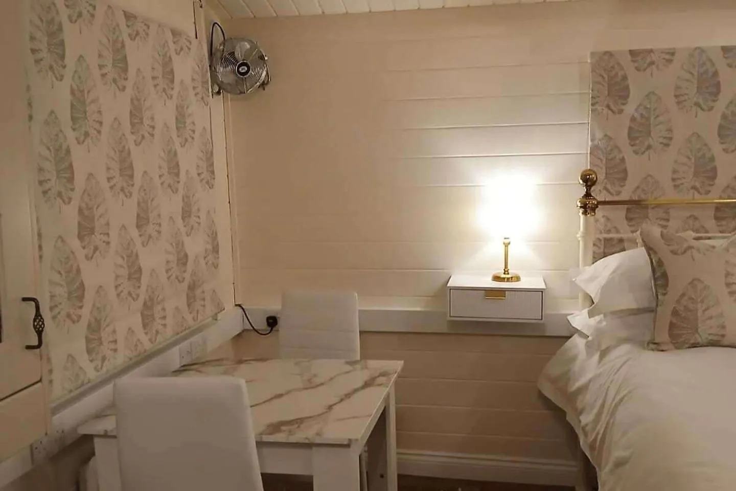 Holiday home Tranquil Lodge Retreat In Southampton United Kingdom